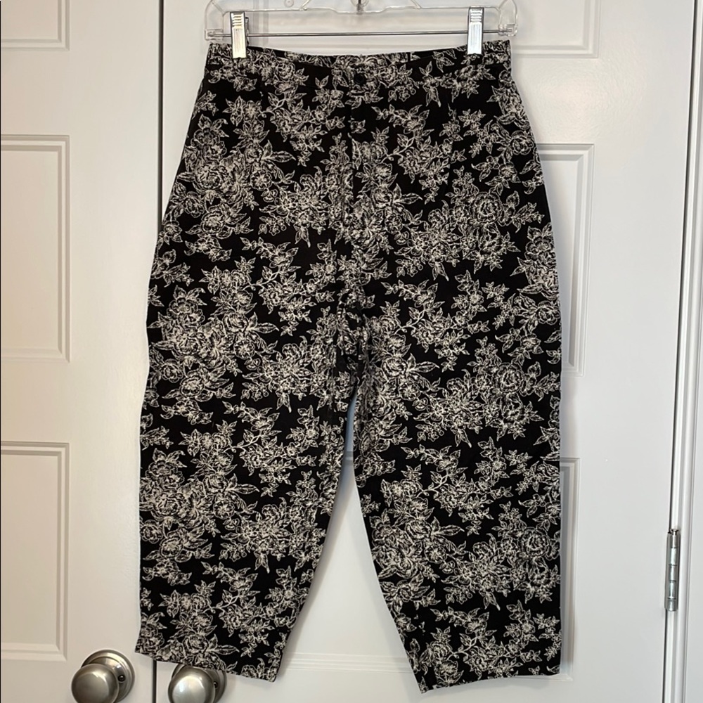 Wildlife Sportswear Black and White Capri Pants Size 10 Petite